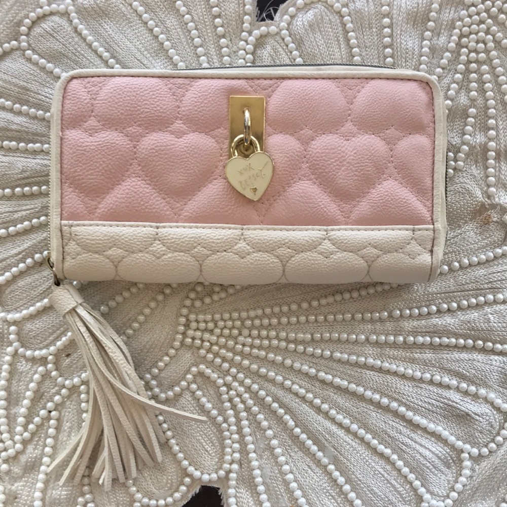 🔴 SOLD🔴 Betsy Johnson wallet
